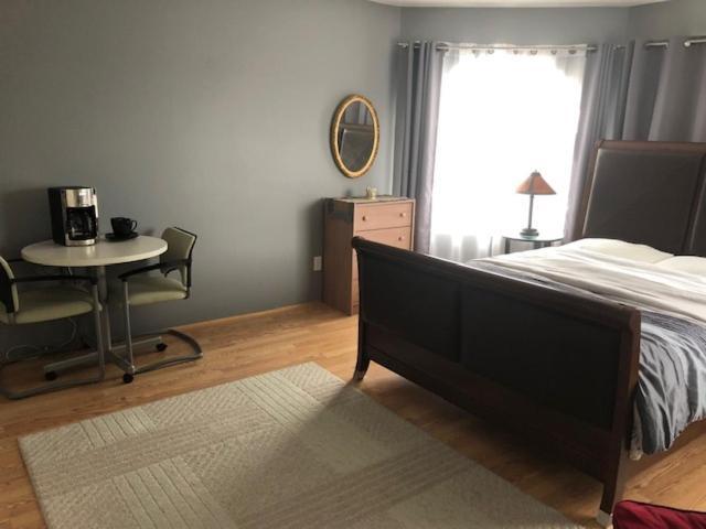 Honeysuckle House Hotell Coquitlam Eksteriør bilde